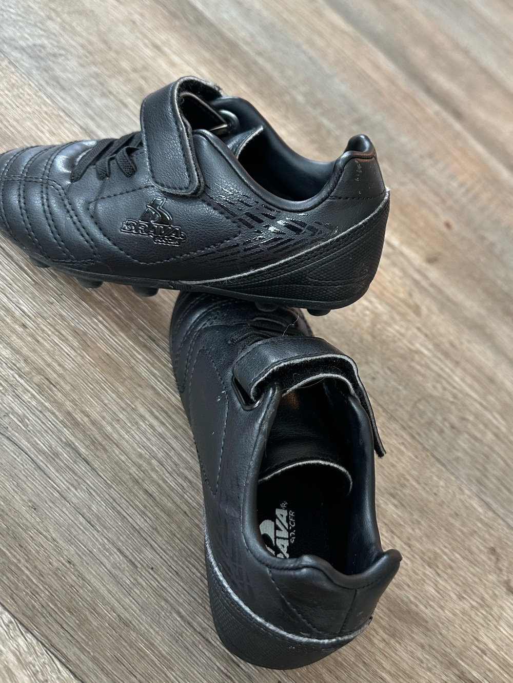 Brava Soccer cleats Boys Youth 11 Black